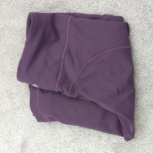 Lululemon Invigorate Shorts 8" in grape thistle size 4